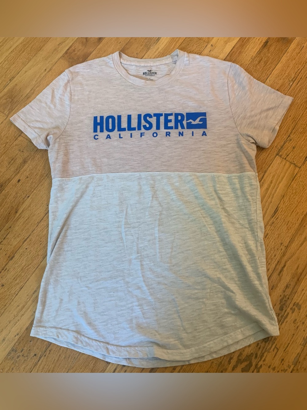 Hollister California t-shirt size S